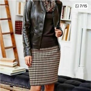 Talbots Houndstooth Wool Blend Pencil Skirt. Size 14P.